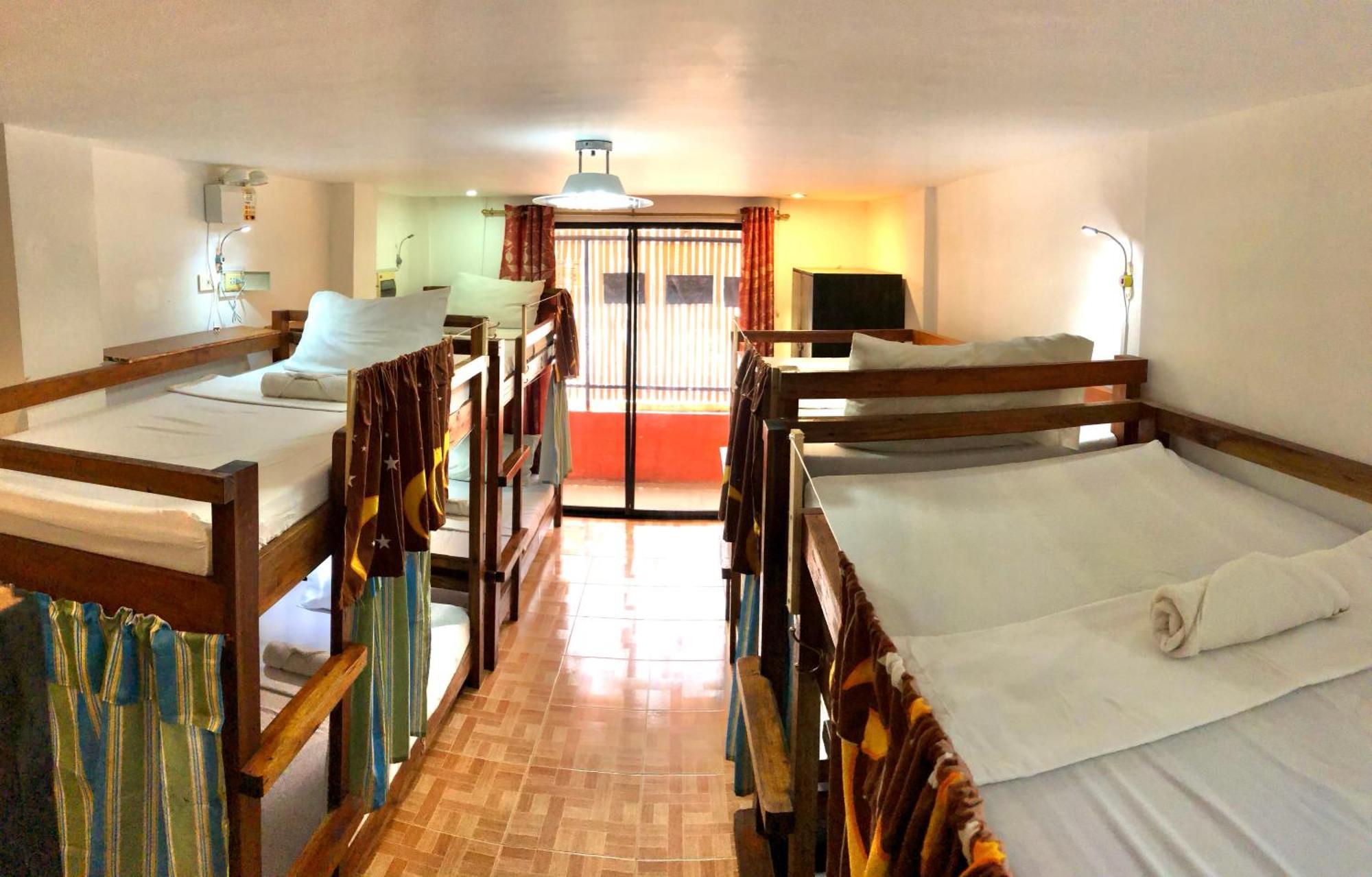 Chill Out Hostel Balabag  Екстериор снимка